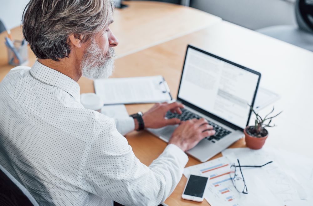 Internet Keeps Aging Brains Sharp